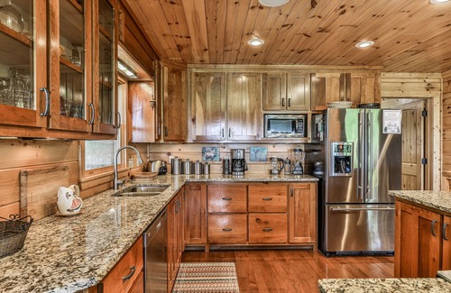 Mineral Bluff Cabin | *New Listing* The High Life Long range views of the Blue Ridge Mountains