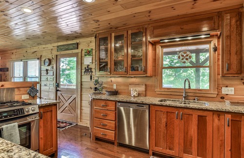 Mineral Bluff Cabin | *New Listing* The High Life Long range views of the Blue Ridge Mountains