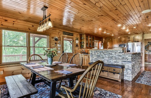 Mineral Bluff Cabin | *New Listing* The High Life Long range views of the Blue Ridge Mountains