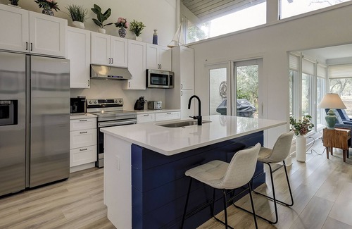 Sea Pines Condo | New listing! Newly Renovated 3BR Sea Pines Villa - 5 min walk to beach Lagoon & Golf Views 3 BR