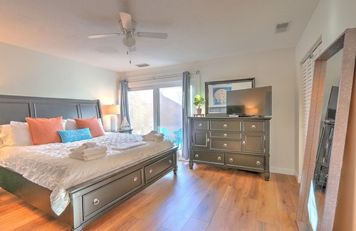 Sea Pines Villa | * NEW LISTING * 170 Fairwood - Pet Friendly, Easy Walk to The Beach!