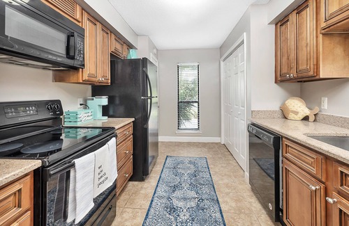 Saint Simons Heights Condo | New Listing! Pearl del Mar | with a Pool | Condo close to Restaurants, Shopping & Beaches