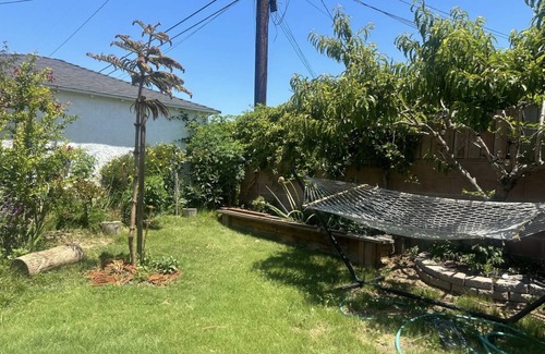 Los Angeles House | New Listing + Weekly Discounts! 3B/2B Garden Home near SoFi Stadium, LAX.