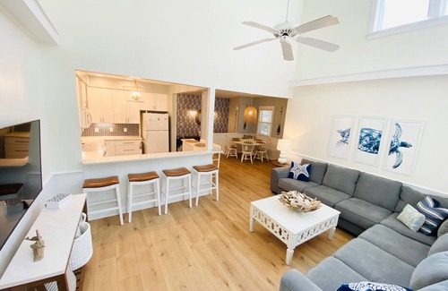 Sabal Palm Cottages House | NEW lithium GOLF CARTS, Renovated and newly Furnished Welcome to Palm Paradise