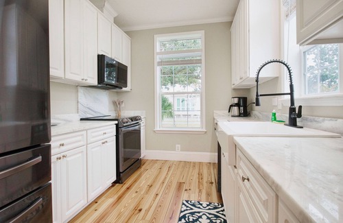 Old Town Cottage | *NEW* - LOCATION, LOCATION - 250 Feet to the Beach - Sleeps 6