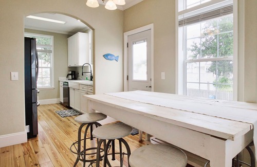 Old Town Cottage | *NEW* - LOCATION, LOCATION - 250 Feet to the Beach - Sleeps 6