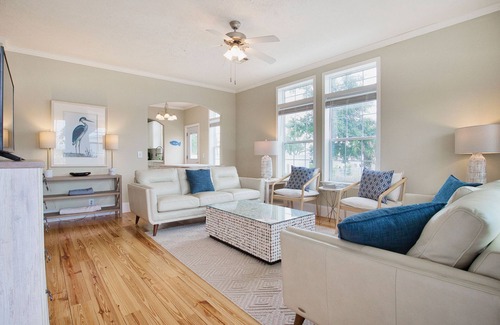 Old Town Cottage | *NEW* - LOCATION, LOCATION - 250 Feet to the Beach - Sleeps 6
