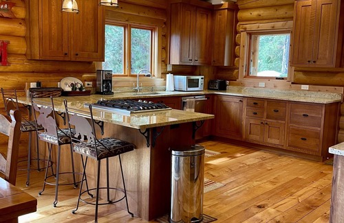 Three Rivers Cabin | New Log Home on Big Deschutes River Within 1.5 mi of Sunriver, Oregon-fish&ski