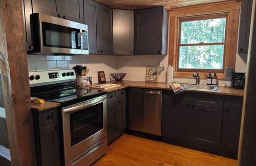 Fort Payne House | *NEW* Logged Inn! 3mi to DeSoto State Park