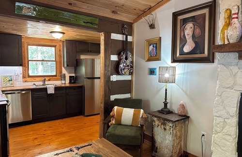 Fort Payne House | *NEW* Logged Inn! 3mi to DeSoto State Park