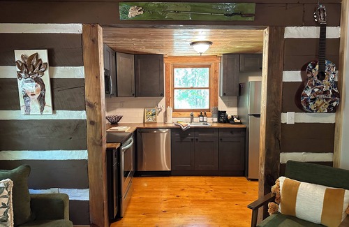 Fort Payne House | *NEW* Logged Inn! 3mi to DeSoto State Park