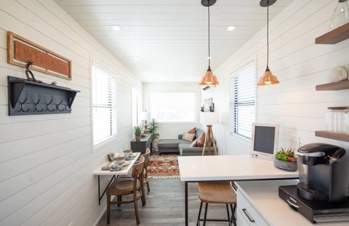 Alpine House | New Longhorn Stunning Container Home-in Alpine