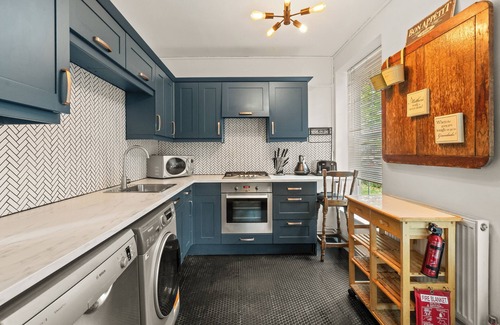 Camberwell Green Apartment | New! Lovely 2BR in Historic Camberwell Location