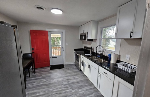 Portsmouth House | NEW! Lovely Home Near Night Life.