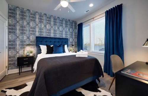 North Nashville House | New Lux Townhome 6 mins to DT Rooftop Sleeps 12