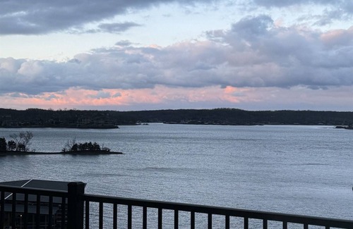 Village of Four Seasons Condo | New Lux Lake Ozarks Top Floor Condo-3BR/3Bth