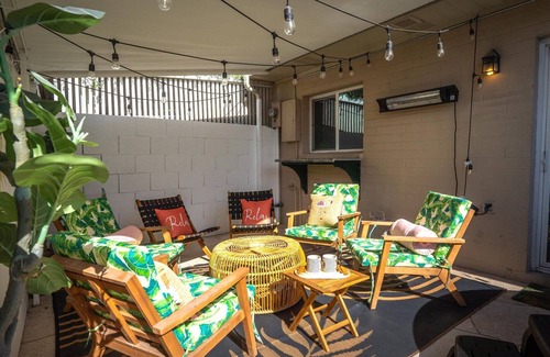 Casa Granada Townhouses House | New! Luxe, 3 King Beds, Hot Tub, Walk to Old Town! Views of Camelback Mountain!