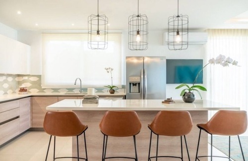 Tamarindo Condo | NEW LUXERY 3 BR CONDO BREATHTAKING VIEWS OF OCEAN 200m wifi! Great Long Term!