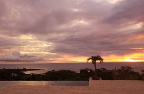 Tamarindo Condo | NEW LUXERY 3 BR CONDO BREATHTAKING VIEWS OF OCEAN 200m wifi! Great Long Term!