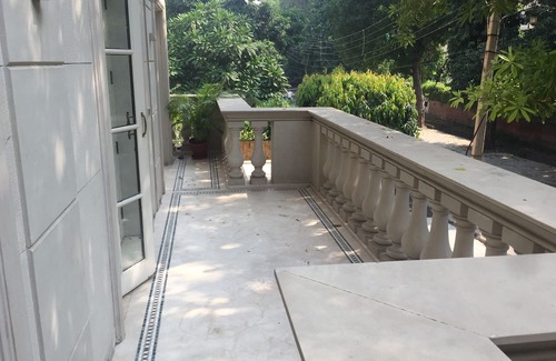 Sheikh Sarai House | New & Luxurious 5-star serviced apartment located in gated colony in South Delhi