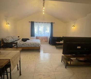 Chipstead House | New luxurious and spacious guest suite in Banstead