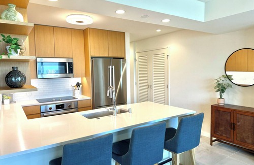 Ala Moana Condo | New Luxurious condo in Ala Moana, High Floor overlooking the Ocean and Mountains