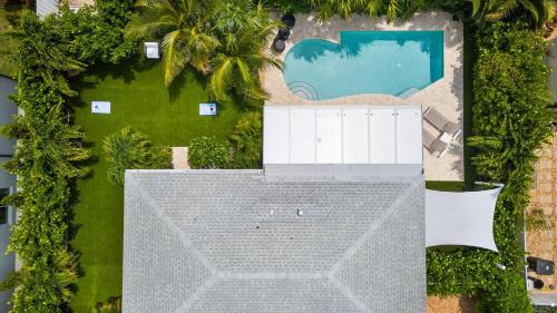Southside House | New! Luxurious Villa with Pool in West Palm Beach