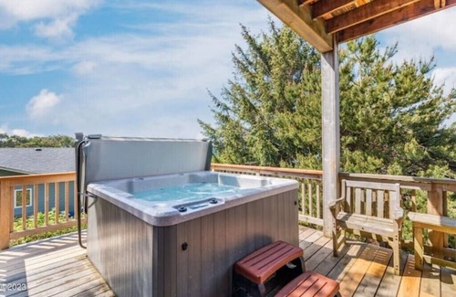Roads End House | New Luxury 4BR w/Oceanview Walk to Beach Dogs ok!n