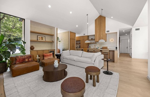 South River City House | NEW! Luxury 5BR Austin Oasis With Pool & SoCo Access