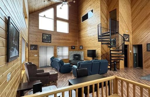 Wasilla House | *NEW!* Luxury Airstrip Stay