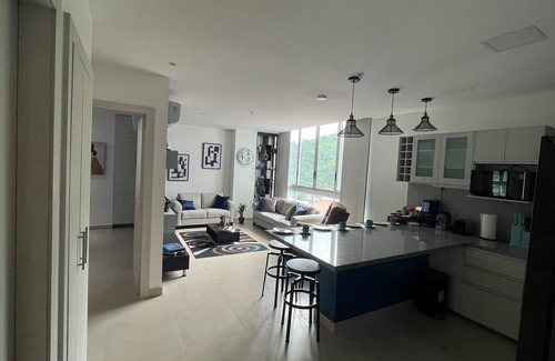 Guayaquil Apartment | New luxury apartment with king - size bed Ceibos,