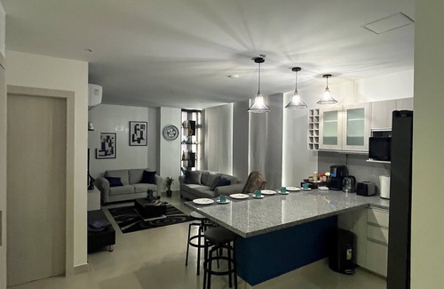 Guayaquil Apartment | New luxury apartment with king - size bed Ceibos,