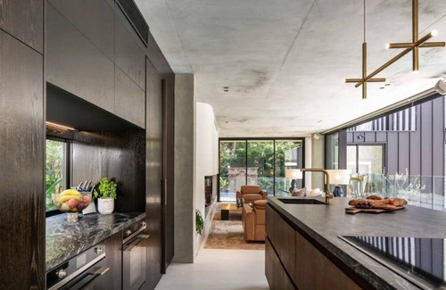 Avalon Beach House | NEW Luxury Avalon House With Pool, Walk To Beach