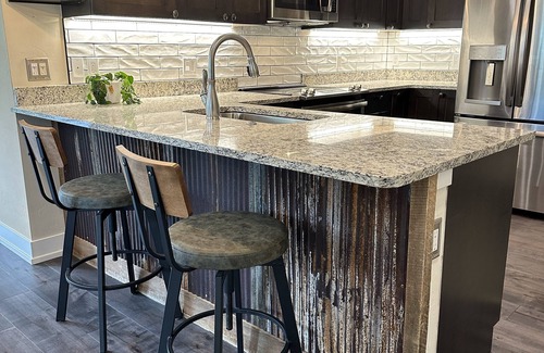 Dillon Condo | New Luxury Condo: Heated Garage, Mins to Ski, Walk to Dillon Amphitheater & Lake