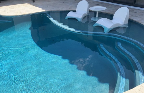East Fort Lauderdale House | New Luxury Coral Villa!Private Heated Salt Pool With Sun Shelf! 1 Mile To Beach!