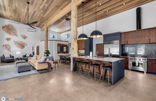 Tumalo House | New! Luxury Home ~River View/Access~Hot Tub~Fireplace~Brand New Furnishings!