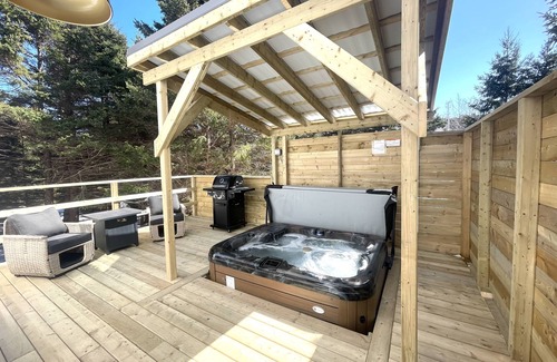 South River House | New luxury house w/hot tub private setting walk to ocean