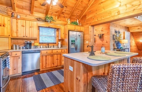 Big Creek House | NEW Luxury Lakefront Cabin | Hot Tub | Sleeps 17