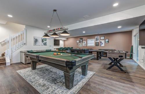 Lake Harmony Villa | New Luxury Lakeview Retreat with Lake Access, HotTub, Game Room, Sleeps 28