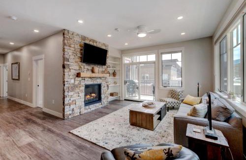 Winter Park House | New Luxury Loft 208 I Huge Hot Tub I Great Views I Best Price I FREE Adventures Daily