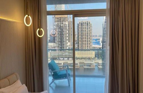 Downtown Dubai Apartment | New Luxury Modern Canal View.