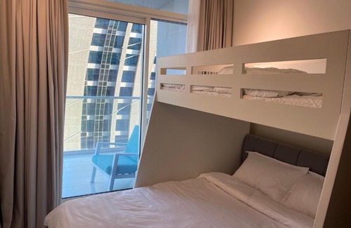 Downtown Dubai Apartment | New Luxury Modern Canal View.