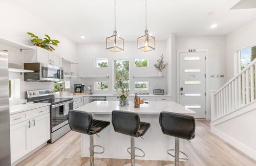 St. Augustine House | New Luxury Modern Home in Prime Location 2BDR-3BTH