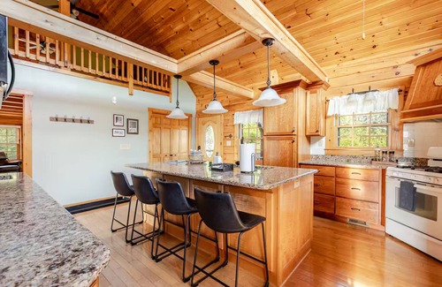 Bostic Cabin | NEW Luxury Mountain Cabin with Stunning Sunset Views