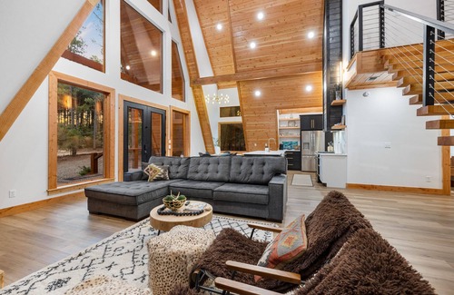 Pickens Cabin | New Luxury Mountain Cabin! Tahoe in the Pines! Sleeps 6