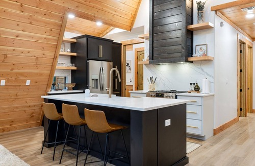 Pickens Cabin | New Luxury Mountain Cabin! Tahoe in the Pines! Sleeps 6