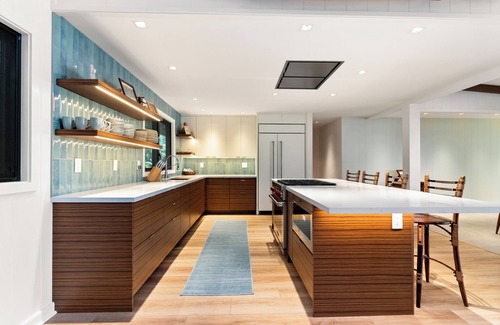 Kailua House | NEW LUXURY REMODEL! 7 NIGHT MIN STAY, STEPS TO BEACH, AC, POOL, INQUIRE OPENINGS