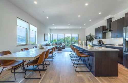 Hood River House | NEW Luxury Townhouse, River View, Steps to Downtown!