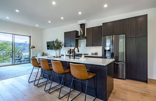 Hood River House | NEW Luxury Townhouse, River View, Steps to Downtown!