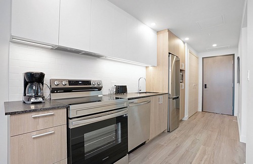 Downtown Montreal Apartment | New Luxury Unit in Heart of MTL 901 | Metro access
